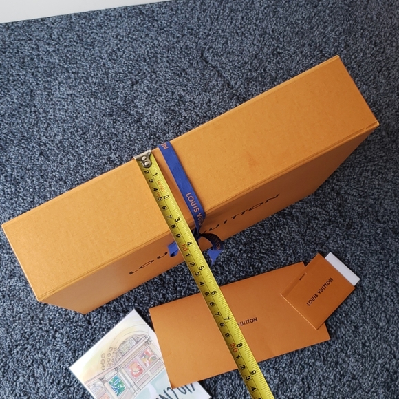 Louis Vuitton Gift Box & LV Ribbon with Gift tag - Picture 4 of 5
